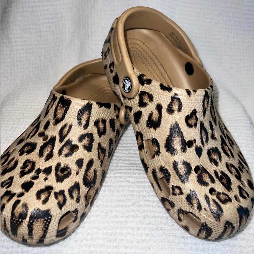 Cheetah Print Crocs. Women’s 8. Men’s 6.
